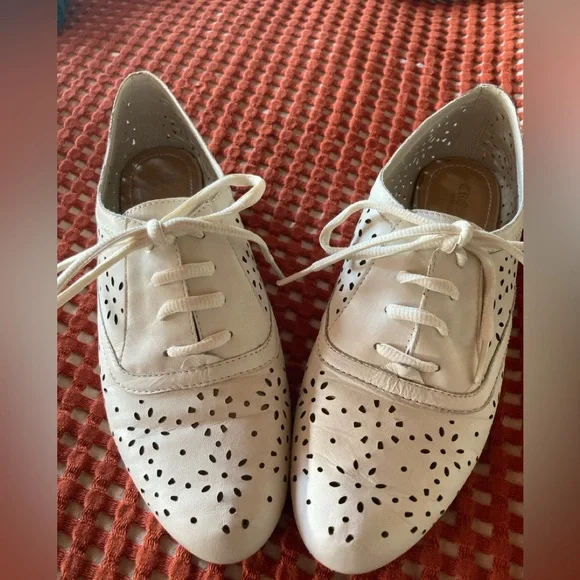 Crown Vintage Alexis White Perforated Flats - Picture 2 of 6